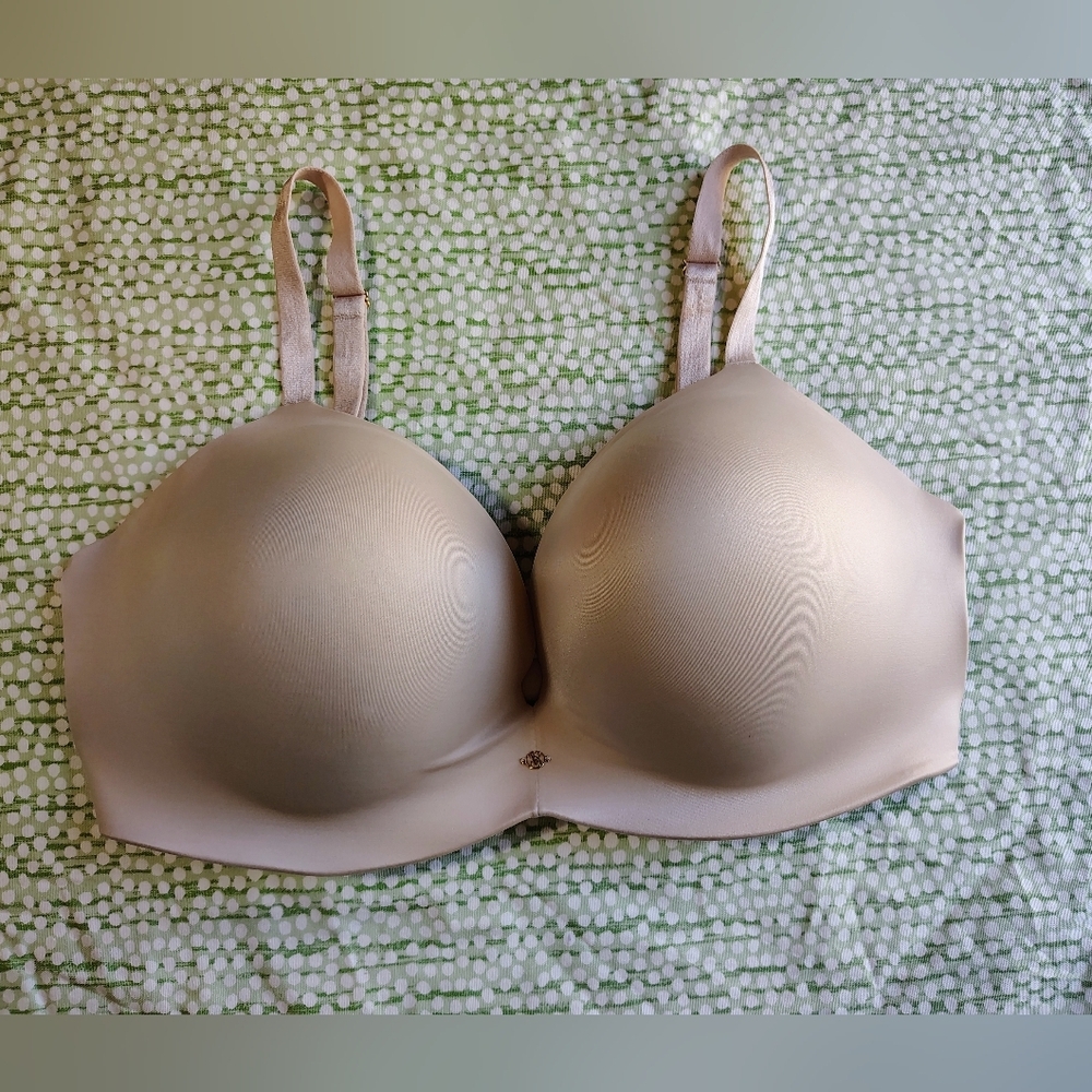Victoria's Secret Soft Wireless Bra So Obsessed Seamless beige 40DDD.
